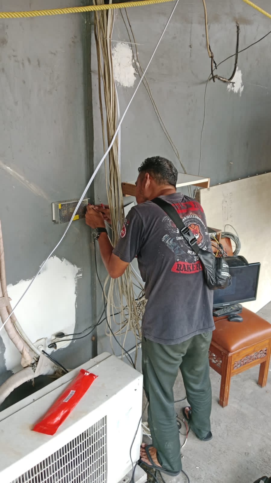 Pemasangan Router Wireless Hotel DEF